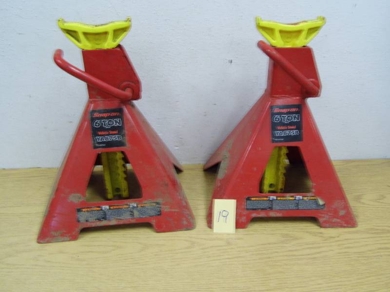 Pair Snap On Vehicle Stands