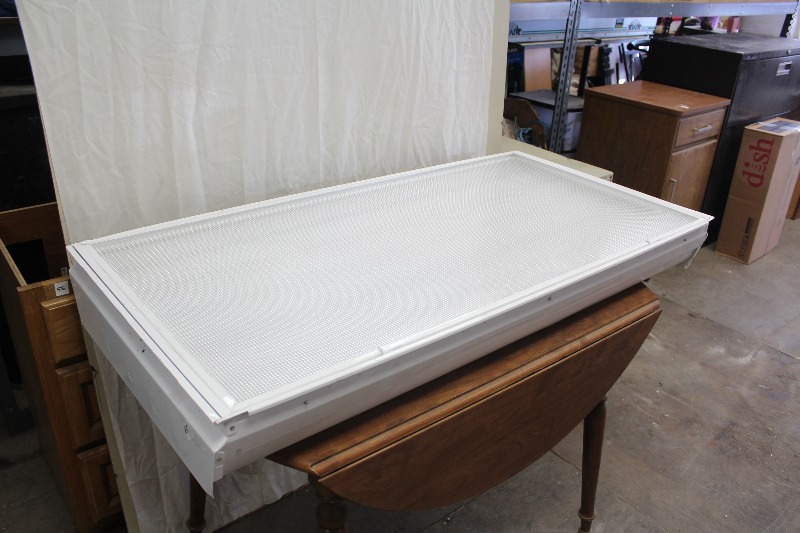 T8 Light Fixture