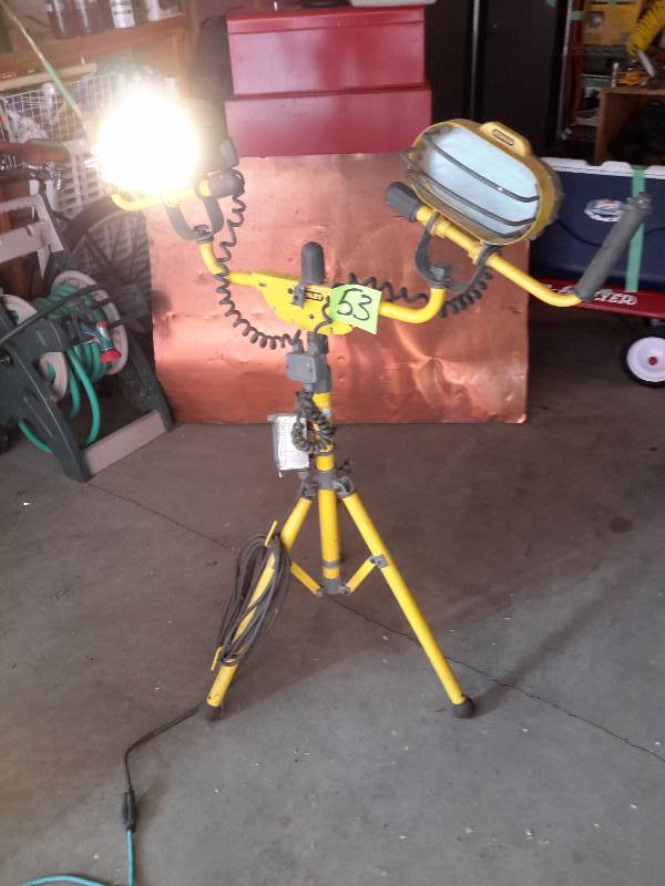 lot 53 image: Stanley 2 light, Halogen Work light