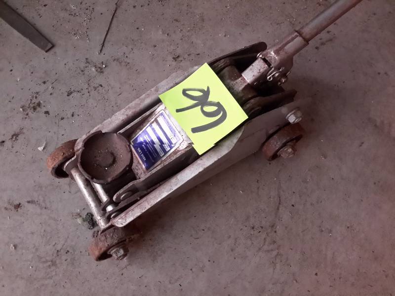 lot 66 image: 4000 lb. hydraulic floor jack