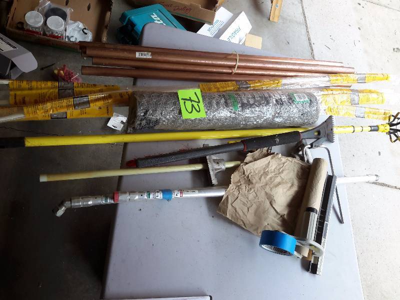 lot 73 image: 5, 1 in x 36in copper tubing  roll of poultry knetting extending roller pole. Bulb changing pole. Paper Masking tool.  Other items