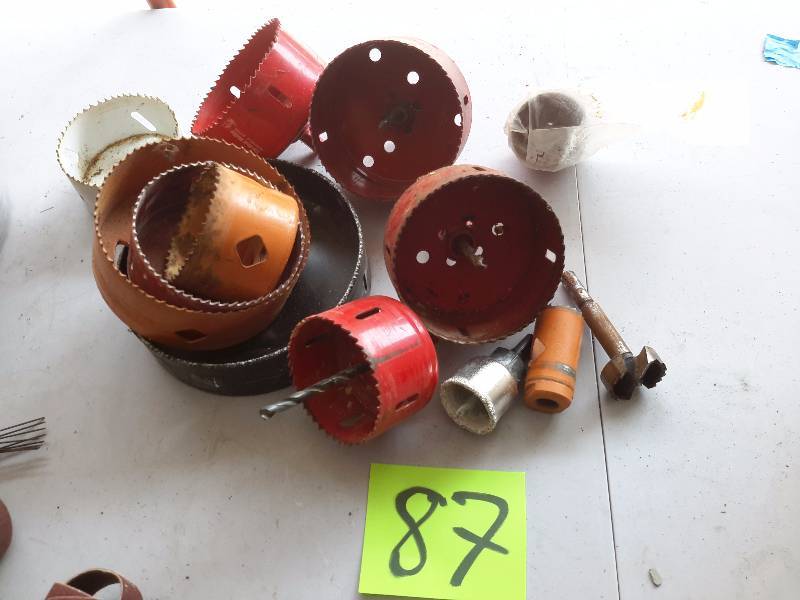 lot 87 image: Lot of Large and small Hole saws.