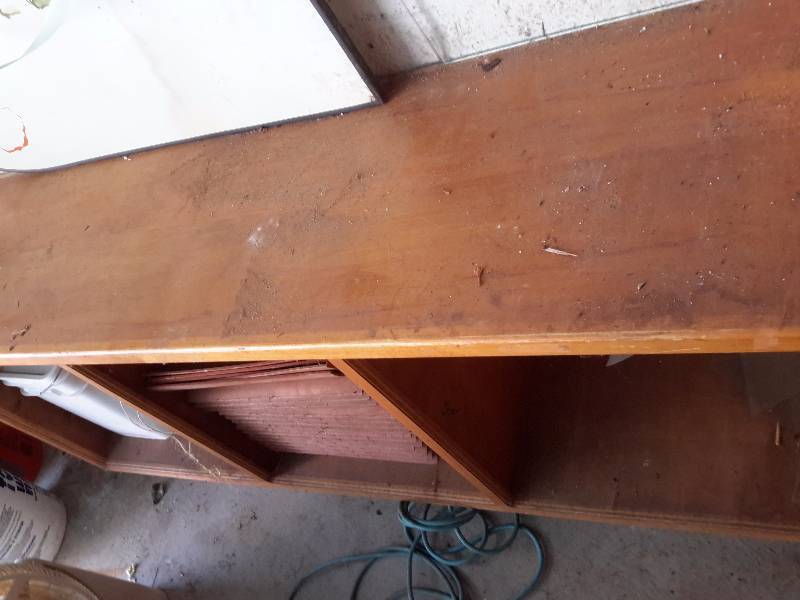 lot 115 image: Solid wood Cabinet, Looks like it might be Maple wood.