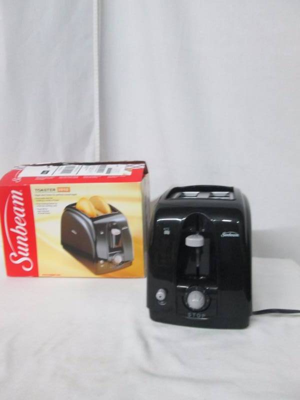 lot 49 image: Sunbeam 2-Slice Toaster
