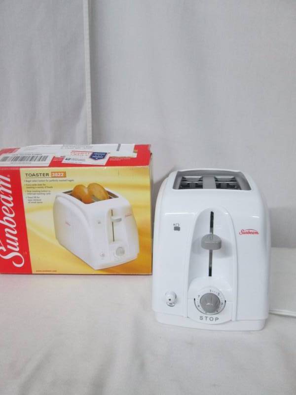 lot 48 image: Sunbeam 2-Slice Toaster