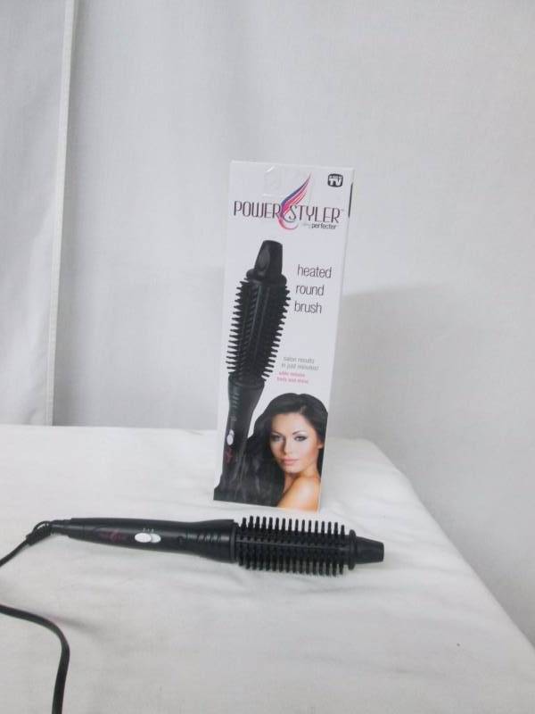 lot 43 image: Power Styler - Perfecter Fusion Hair Styler Heated Round Brush