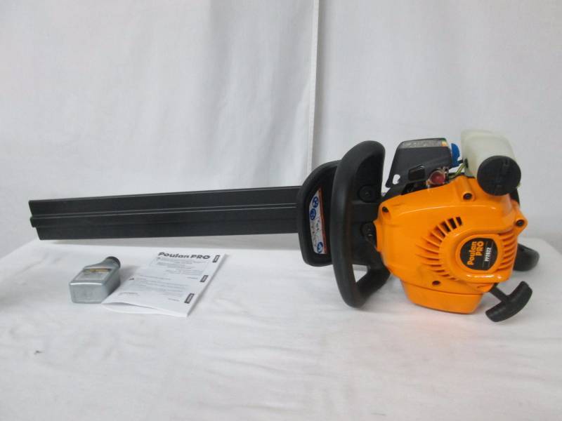 lot 25 image: Poulan Pro 22 Gas Hedge Trimmer