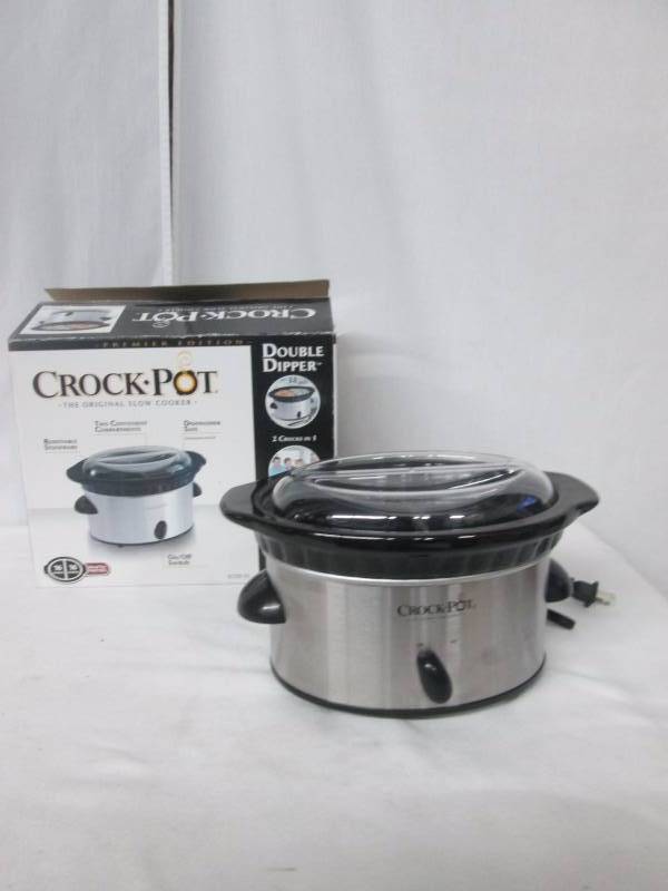 lot 46 image: Crock-Pot 32-oz. Double Dipper