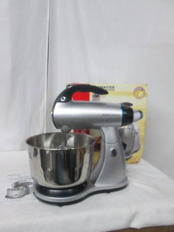 lot 20 image: Sunbeam Mixmaster 12-Speed Stand Mixer