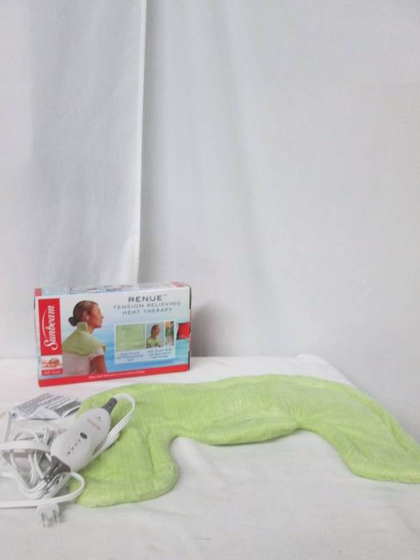 lot 36 image: Sunbeam Renue Heat Therapy Neck and Shoulder Wrap