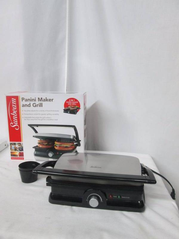 lot 39 image: Sunbeam Electric 2-in-1 Panini Maker and Grill