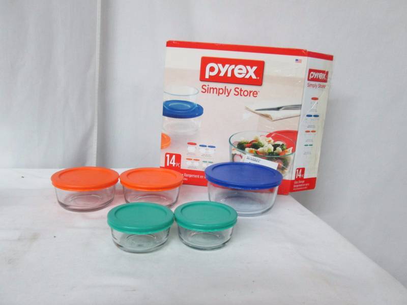 lot 62 image: Pyrex Food Storage Set