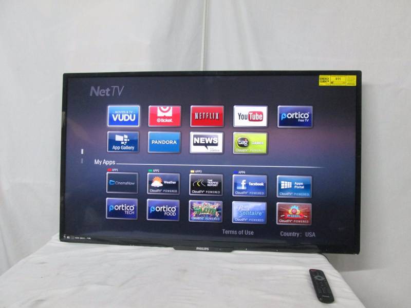 lot 3 image: Phillips 50 1080p LED Smart TV