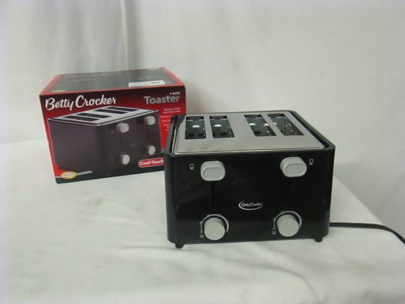 lot 56 image: Betty Crocker 4-Slice Toaster