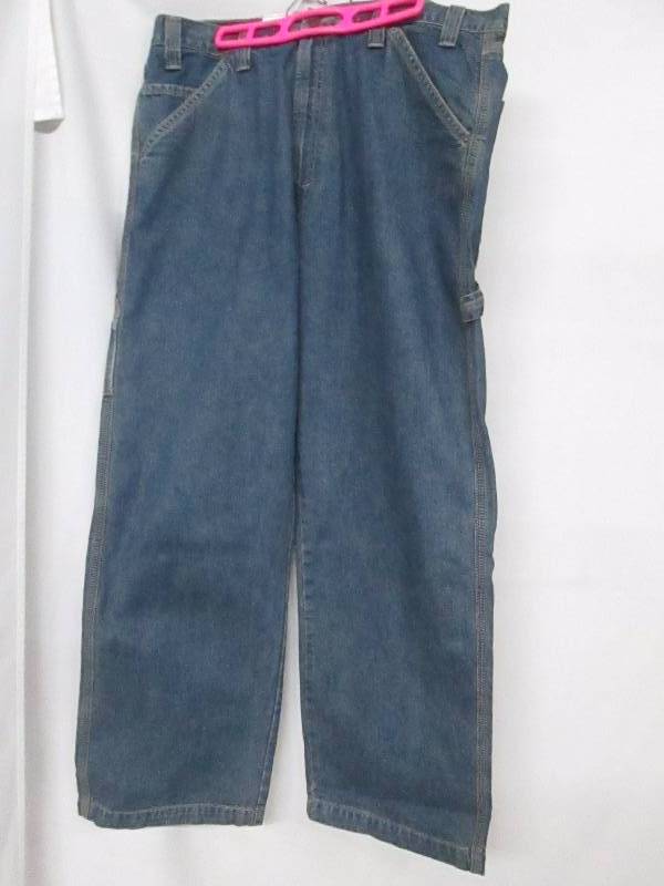 lot 74 image: Levis Signature By Levi Mens Relaxed Jean