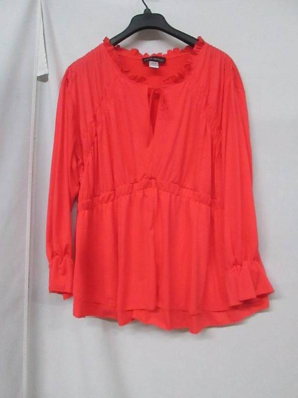 lot 75 image: Wearabouts Plus Peasant Top
