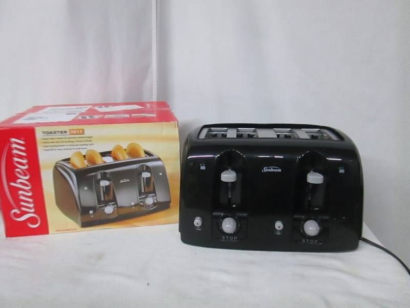 lot 78 image: Sunbeam 4-Slice Wide-Slot Toaster