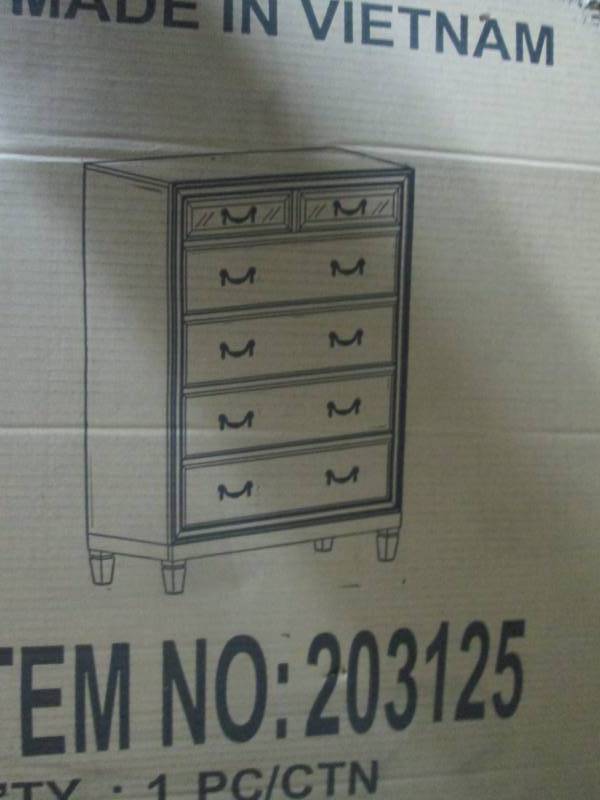 lot 4 image: Devine 6-Drawer Chest Featuring Glass Front Panel on Drawers