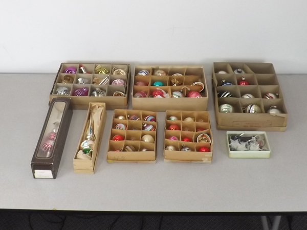 lot 8 image: Large Lot of Antique and Vintage Christmas Ornaments
