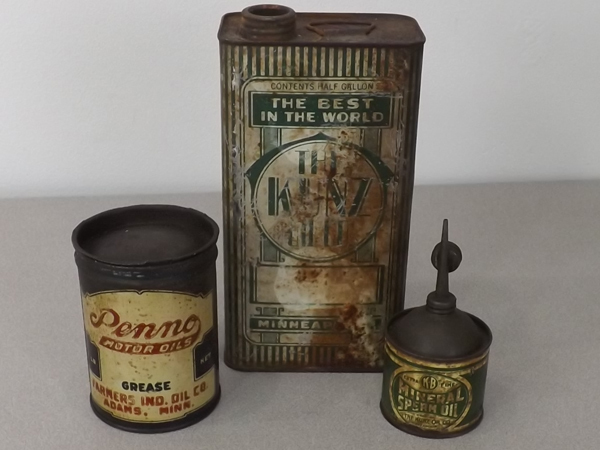lot 21 image: Lot of Rare 1920s Twin Cities Oil Cans