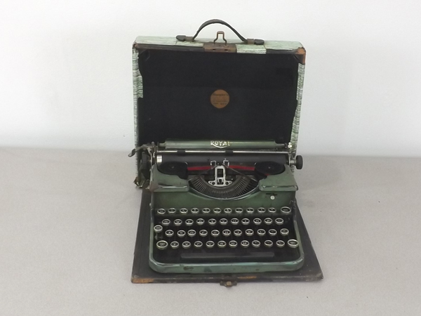 lot 27 image: Vintage Two-Tone Green Royal Typewriter