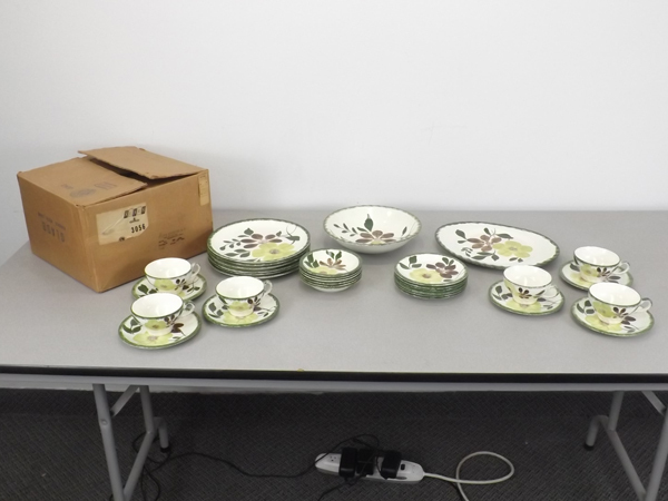 lot 33 image: 32 Piece Southern Potteries Blue Ridge Dish Set
