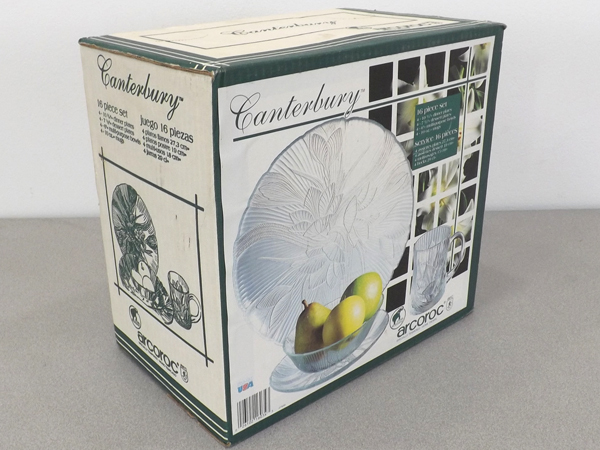 lot 41 image: Vintage NIB Arcoroc Cantebury Dish Set