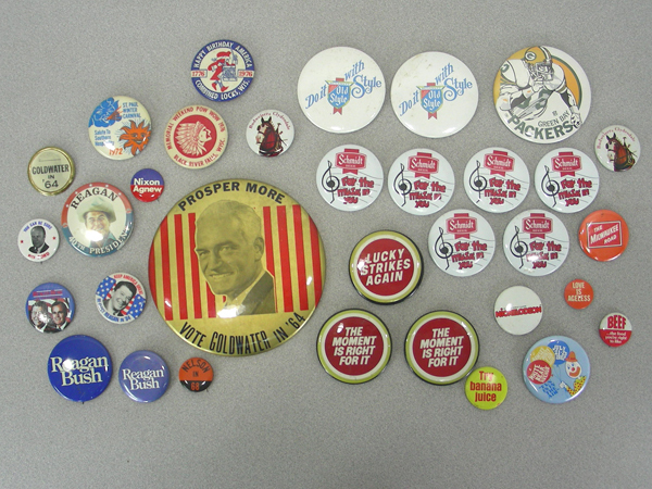 lot 48 image: Lot of Vintage Political Campaigning, Beer Advertising, etc. Buttons