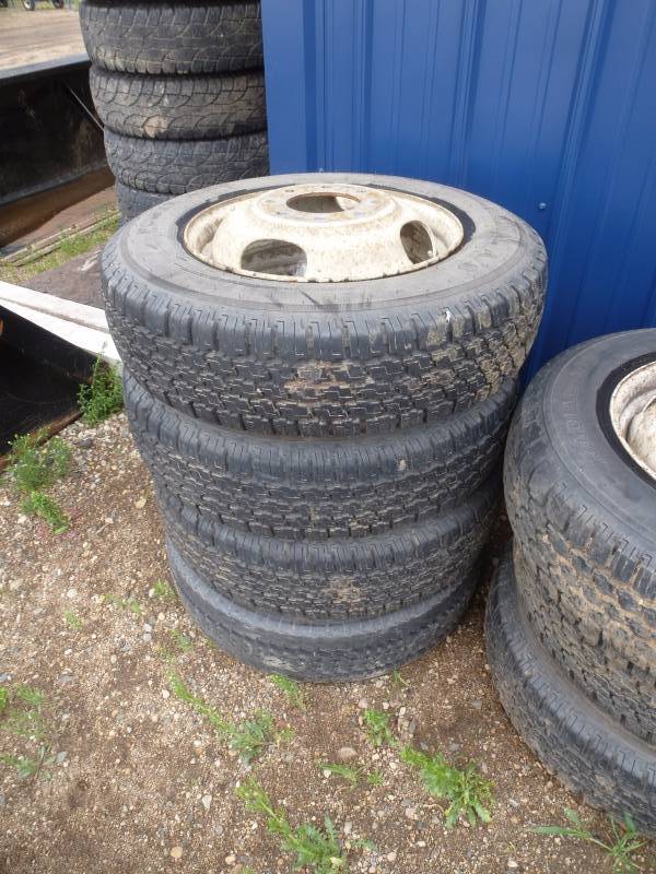 Dually Truck Tires