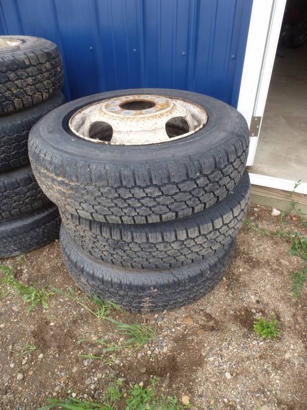Dually Truck Tires