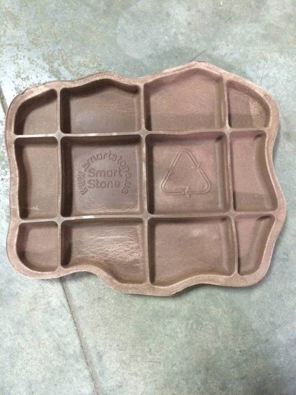 lot 10 image: 15 Stepping Stones made of Recycled Plastics