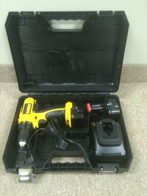 lot 16 image: DeWalt 12V DrillDriver