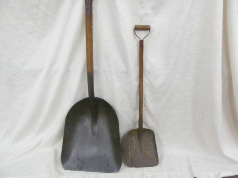 Ash Shovels