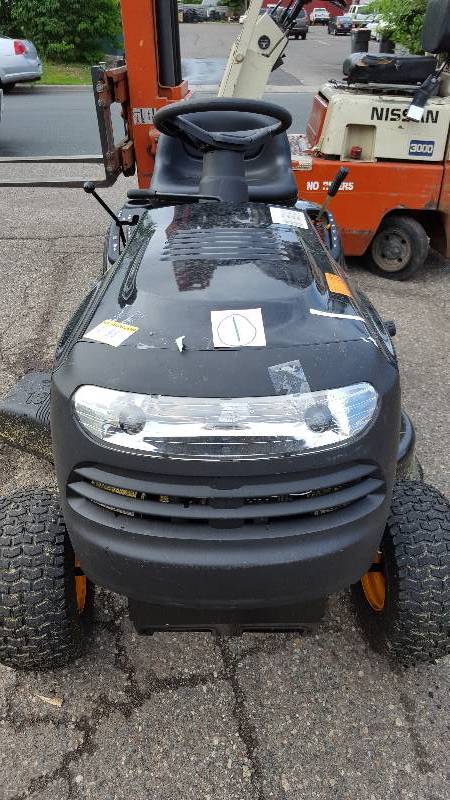 Poulan Pro 42 in. 19 HP Briggs & Stratton Automatic Gas Front-Engine Riding Mower Tested in Like new condition Model PP175G42