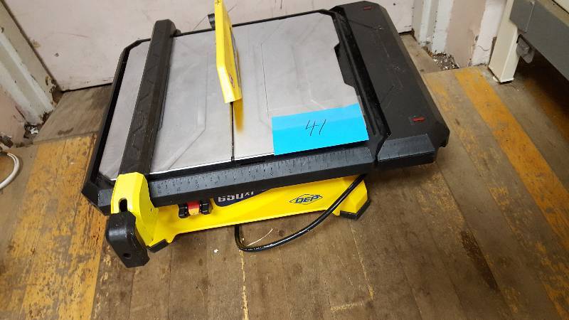 QEP 34 HP Wet Tile Saw with 7 in. Diamond Blade works well