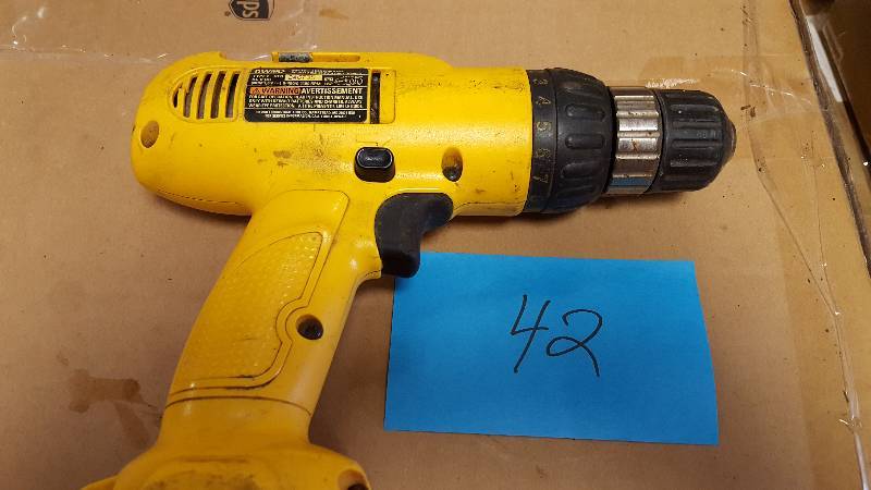 Dewalt 9.6 Volt 38 Inch Cordless Drill Driver Dw952 used tested works