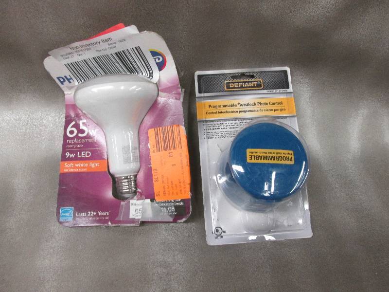 Philips 9W LED soft white bulb, Def...