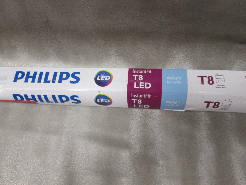 4 ft. T8 17-Watt Daylight Linear LE...