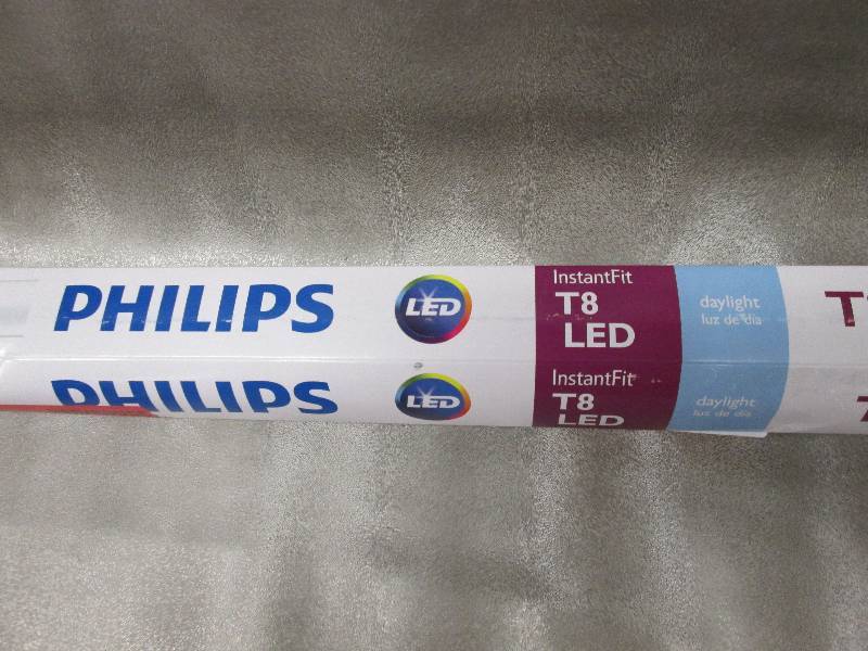 4 ft. T8 17-Watt Daylight Linear LE...