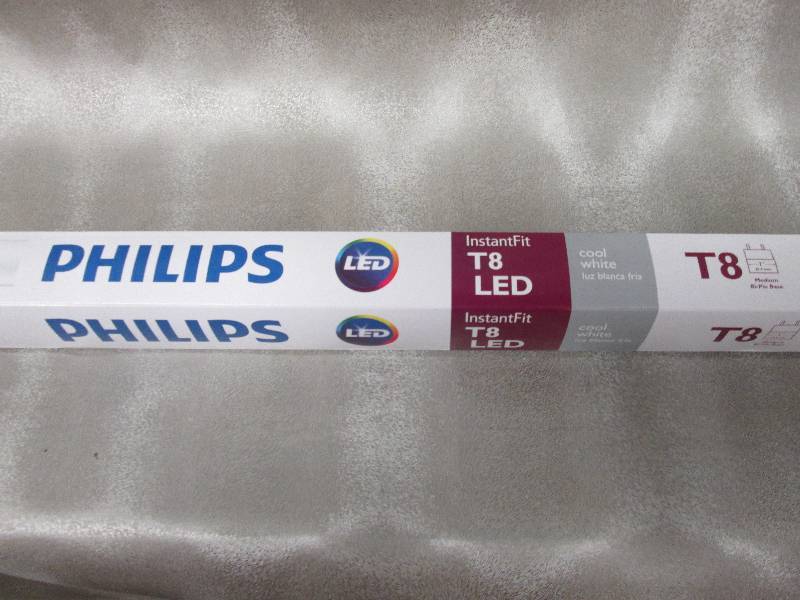 4 ft. T8 17-Watt Daylight Linear LE...