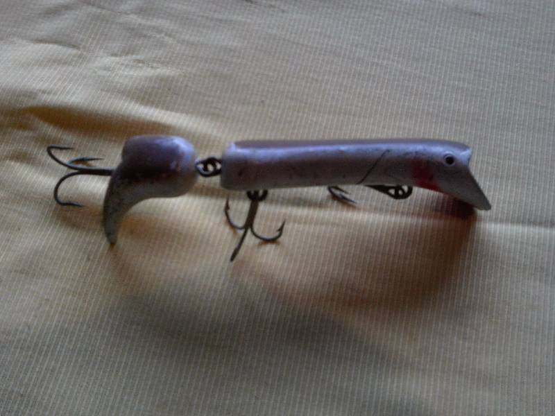ANTIQUE MUSKI LURE WITH GLASS EYES