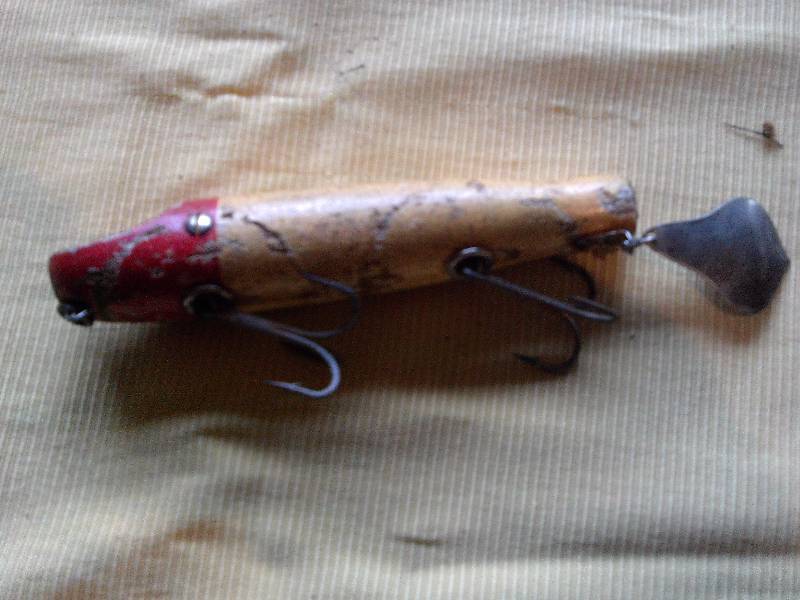 ANTIQUE   MUSKIE LURE