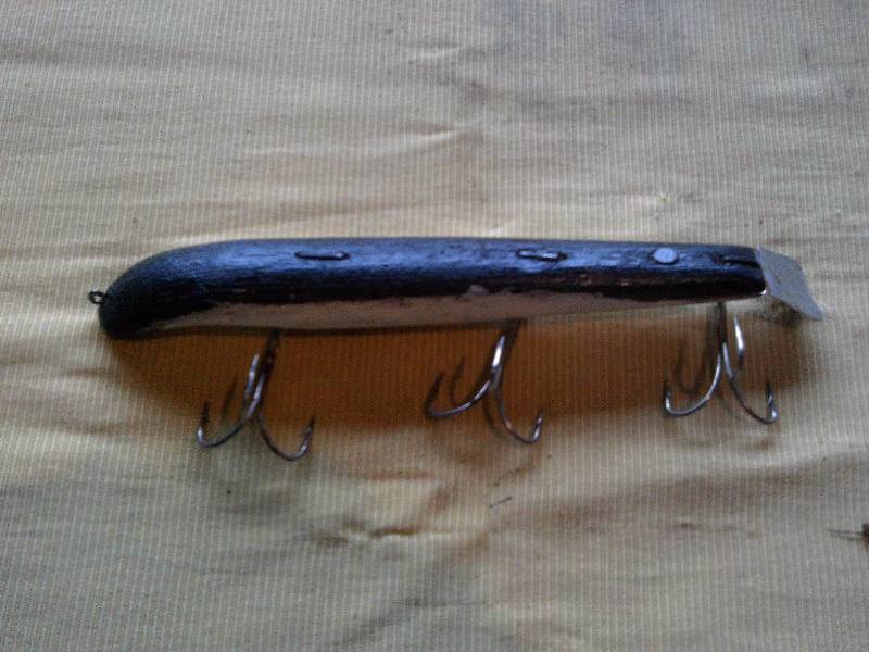 ANTIQUE MUSKIE  LURE