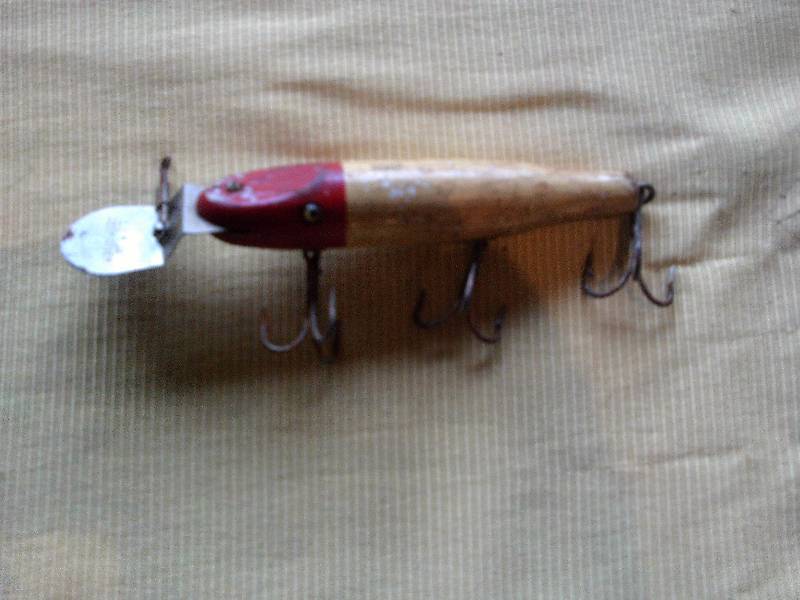 ANTIQUE WOOD MUSKIE LURE WITH GLASS EYES