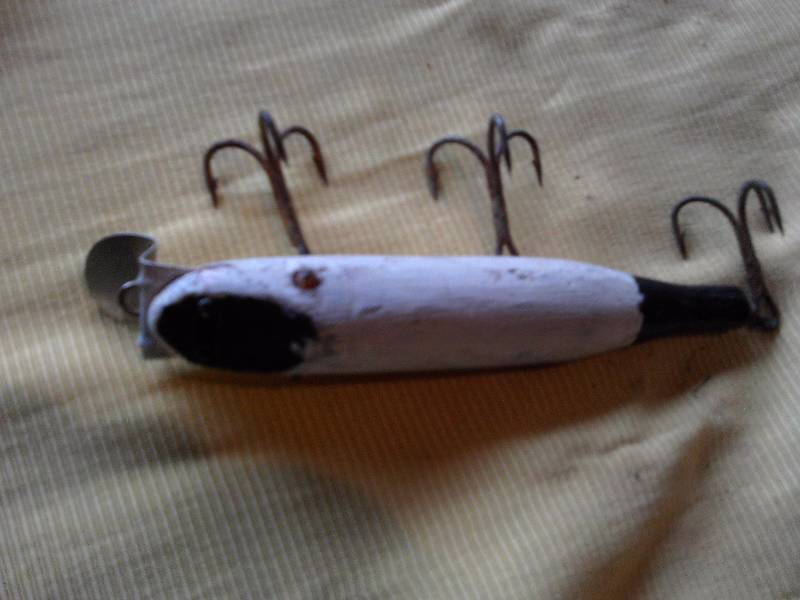 ANTIQUE MUSKI LURE