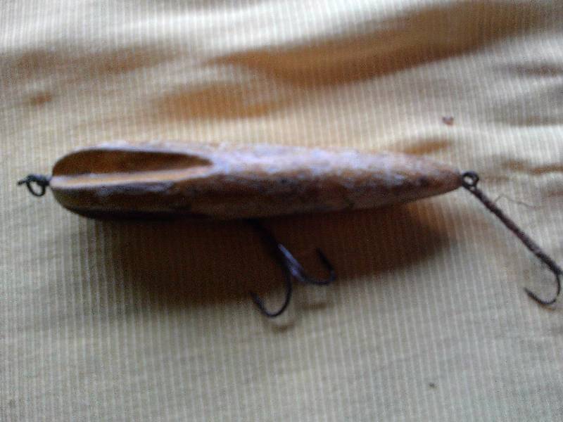 ANTIQUE WOOD LURE
