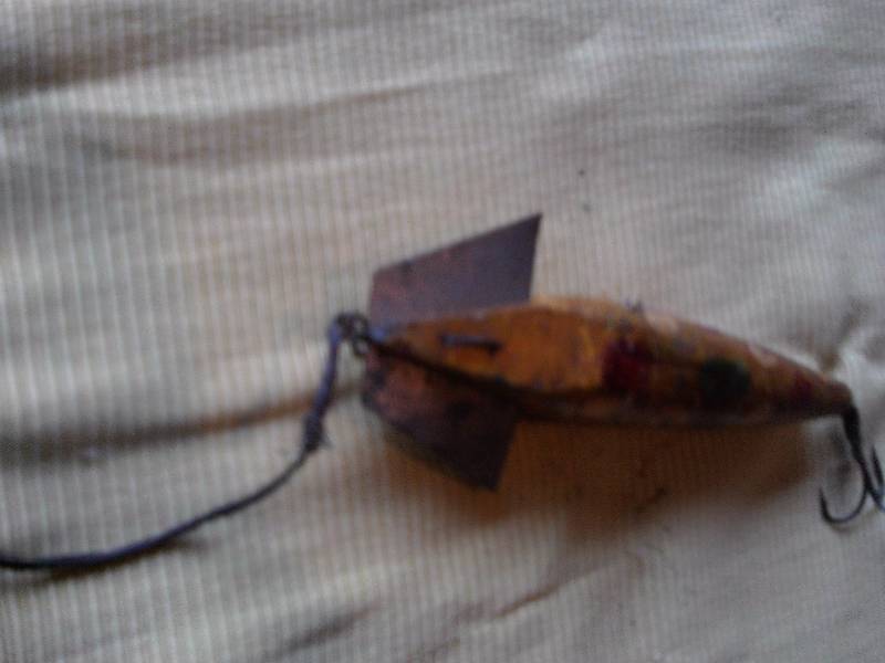 ANTIQUE WOOD LURE