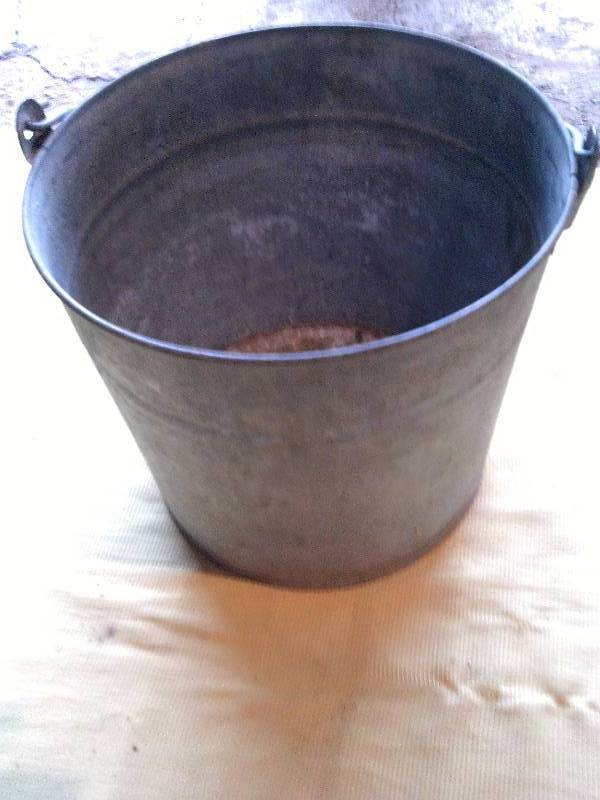 VINTAGE METAL PAIL