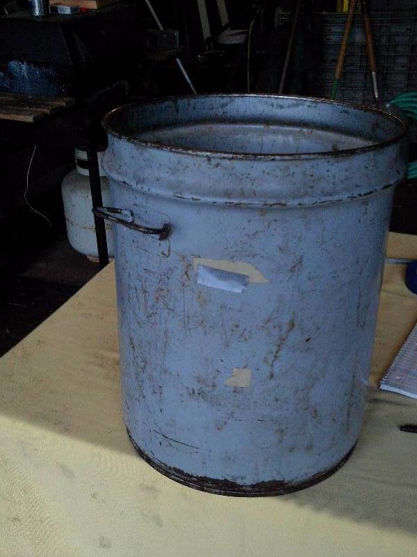 VINTAGE METAL CAN