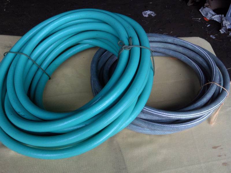 2 GARDEN HOSES